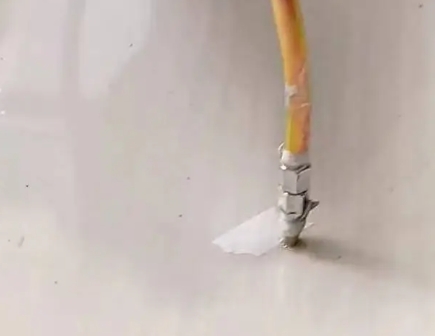 定西瓷砖空鼓维修公司专业解答在瓷砖铺贴过程中，如果使用的砂料过粗（如全部使用了粗砂），可能会导致以下问题